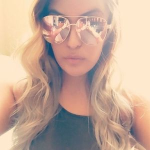 Meet your Posher, Anabel